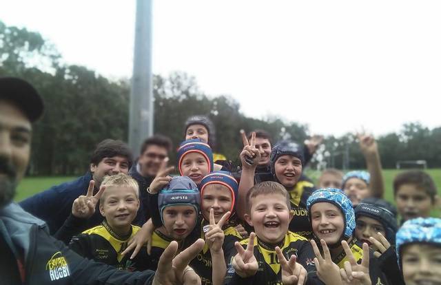 U10 is a rugby team. They are using SportEasy, the best web and mobile app to manage any sports team (football, soccer, rugby, basketball, baseball, hockey, volleyball...). Coaches and managers can organize the games and practices or send group messages to their players. Players have convenient access to their schedule or statistics. SportEasy is free and available online and there’s an app for iPhone and Android.