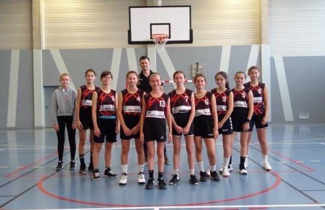 U 15 F Moncoutant Sam Basket is a basket team. They are using SportEasy, the best web and mobile app to manage any sports team (football, soccer, rugby, basketball, baseball, hockey, volleyball...). Coaches and managers can organize the games and practices or send group messages to their players. Players have convenient access to their schedule or statistics. SportEasy is free and available online and there’s an app for iPhone and Android.