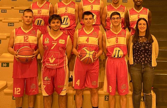 Seniors Masc 3 is a basket team. They are using SportEasy, the best web and mobile app to manage any sports team (football, soccer, rugby, basketball, baseball, hockey, volleyball...). Coaches and managers can organize the games and practices or send group messages to their players. Players have convenient access to their schedule or statistics. SportEasy is free and available online and there’s an app for iPhone and Android.