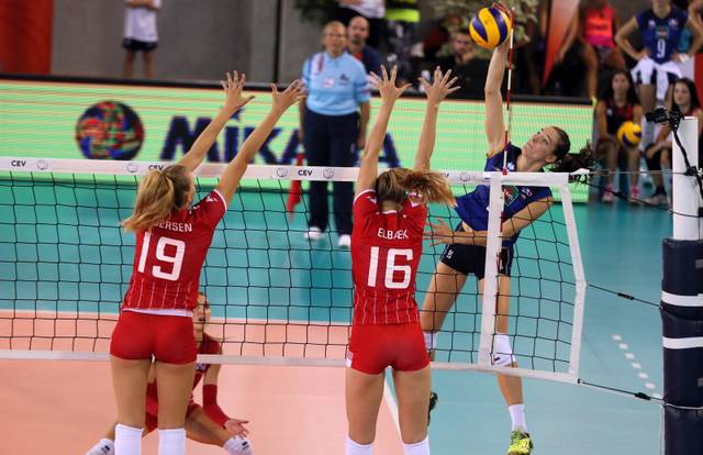 VBC LE MONT F5 is a volley team. They are using SportEasy, the best web and mobile app to manage any sports team (football, soccer, rugby, basketball, baseball, hockey, volleyball...). Coaches and managers can organize the games and practices or send group messages to their players. Players have convenient access to their schedule or statistics. SportEasy is free and available online and there’s an app for iPhone and Android.