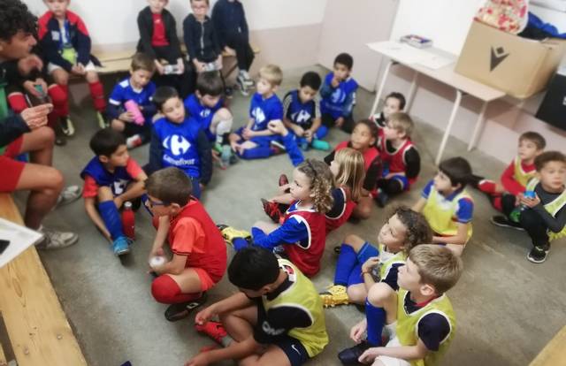 U6 - U7 is a football team. They are using SportEasy, the best web and mobile app to manage any sports team (football, soccer, rugby, basketball, baseball, hockey, volleyball...). Coaches and managers can organize the games and practices or send group messages to their players. Players have convenient access to their schedule or statistics. SportEasy is free and available online and there’s an app for iPhone and Android.