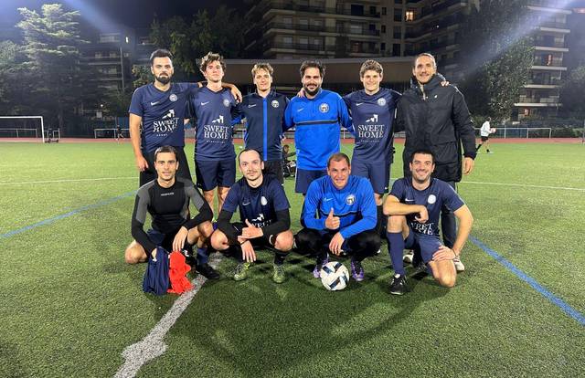 Seniors is a football team. They are using SportEasy, the best web and mobile app to manage any sports team (football, soccer, rugby, basketball, baseball, hockey, volleyball...). Coaches and managers can organize the games and practices or send group messages to their players. Players have convenient access to their schedule or statistics. SportEasy is free and available online and there’s an app for iPhone and Android.