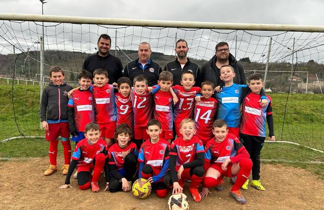 FCCV U11 is a football team. They are using SportEasy, the best web and mobile app to manage any sports team (football, soccer, rugby, basketball, baseball, hockey, volleyball...). Coaches and managers can organize the games and practices or send group messages to their players. Players have convenient access to their schedule or statistics. SportEasy is free and available online and there’s an app for iPhone and Android.