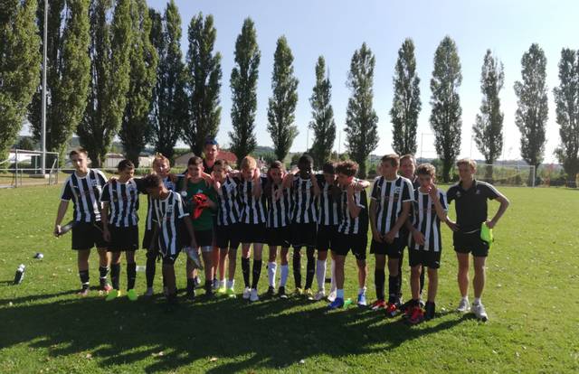 CVL38 U16 is a football team. They are using SportEasy, the best web and mobile app to manage any sports team (football, soccer, rugby, basketball, baseball, hockey, volleyball...). Coaches and managers can organize the games and practices or send group messages to their players. Players have convenient access to their schedule or statistics. SportEasy is free and available online and there’s an app for iPhone and Android.