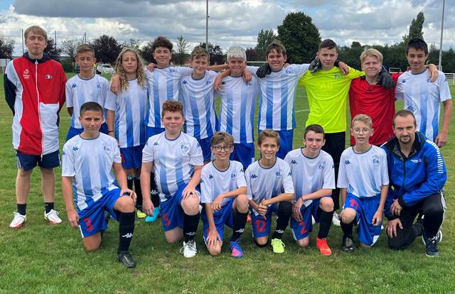 FCNO U15 is a football team. They are using SportEasy, the best web and mobile app to manage any sports team (football, soccer, rugby, basketball, baseball, hockey, volleyball...). Coaches and managers can organize the games and practices or send group messages to their players. Players have convenient access to their schedule or statistics. SportEasy is free and available online and there’s an app for iPhone and Android.