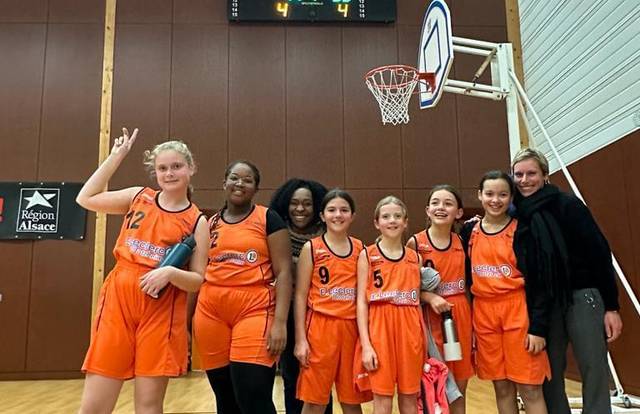 U13F is a basket team. They are using SportEasy, the best web and mobile app to manage any sports team (football, soccer, rugby, basketball, baseball, hockey, volleyball...). Coaches and managers can organize the games and practices or send group messages to their players. Players have convenient access to their schedule or statistics. SportEasy is free and available online and there’s an app for iPhone and Android.