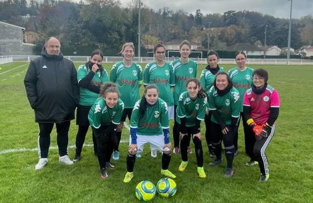 Féminine is a football team. They are using SportEasy, the best web and mobile app to manage any sports team (football, soccer, rugby, basketball, baseball, hockey, volleyball...). Coaches and managers can organize the games and practices or send group messages to their players. Players have convenient access to their schedule or statistics. SportEasy is free and available online and there’s an app for iPhone and Android.