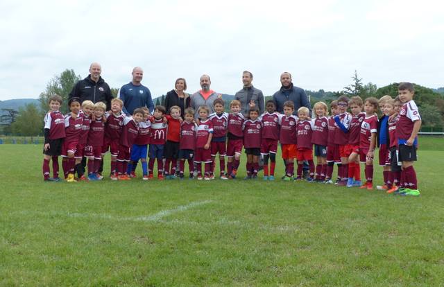 FCE U11 is a football team. They are using SportEasy, the best web and mobile app to manage any sports team (football, soccer, rugby, basketball, baseball, hockey, volleyball...). Coaches and managers can organize the games and practices or send group messages to their players. Players have convenient access to their schedule or statistics. SportEasy is free and available online and there’s an app for iPhone and Android.