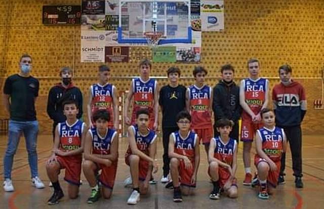 Team u15B is a basket team. They are using SportEasy, the best web and mobile app to manage any sports team (football, soccer, rugby, basketball, baseball, hockey, volleyball...). Coaches and managers can organize the games and practices or send group messages to their players. Players have convenient access to their schedule or statistics. SportEasy is free and available online and there’s an app for iPhone and Android.