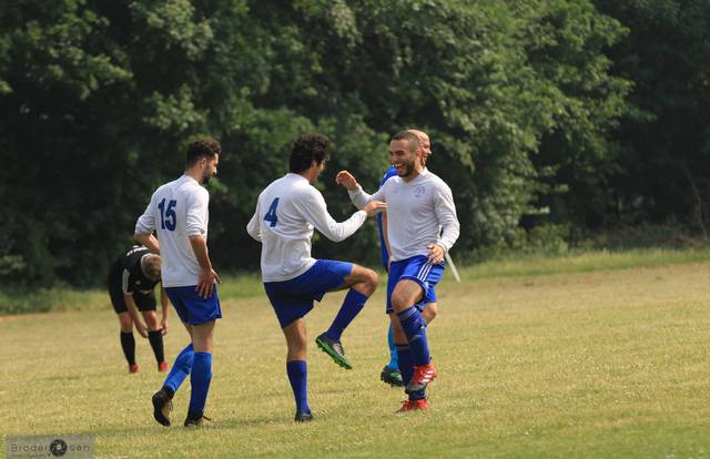 Championnet FLA is a football team. They are using SportEasy, the best web and mobile app to manage any sports team (football, soccer, rugby, basketball, baseball, hockey, volleyball...). Coaches and managers can organize the games and practices or send group messages to their players. Players have convenient access to their schedule or statistics. SportEasy is free and available online and there’s an app for iPhone and Android.