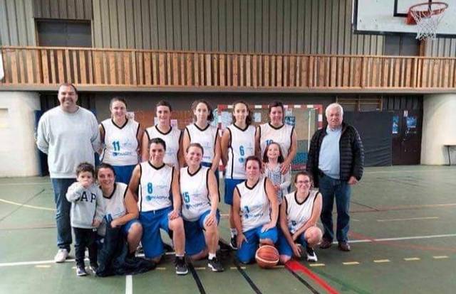 SENIOR FEMININES is a basket team. They are using SportEasy, the best web and mobile app to manage any sports team (football, soccer, rugby, basketball, baseball, hockey, volleyball...). Coaches and managers can organize the games and practices or send group messages to their players. Players have convenient access to their schedule or statistics. SportEasy is free and available online and there’s an app for iPhone and Android.