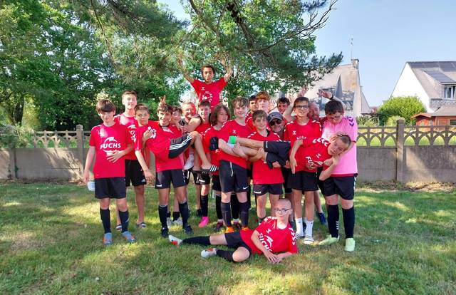 U17 is a football team. They are using SportEasy, the best web and mobile app to manage any sports team (football, soccer, rugby, basketball, baseball, hockey, volleyball...). Coaches and managers can organize the games and practices or send group messages to their players. Players have convenient access to their schedule or statistics. SportEasy is free and available online and there’s an app for iPhone and Android.