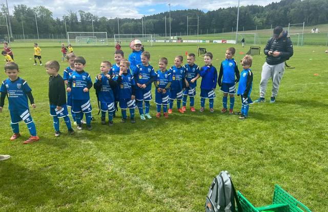 Fc Bossonnens G is a football team. They are using SportEasy, the best web and mobile app to manage any sports team (football, soccer, rugby, basketball, baseball, hockey, volleyball...). Coaches and managers can organize the games and practices or send group messages to their players. Players have convenient access to their schedule or statistics. SportEasy is free and available online and there’s an app for iPhone and Android.