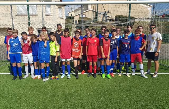 OSB U14/15 is a football team. They are using SportEasy, the best web and mobile app to manage any sports team (football, soccer, rugby, basketball, baseball, hockey, volleyball...). Coaches and managers can organize the games and practices or send group messages to their players. Players have convenient access to their schedule or statistics. SportEasy is free and available online and there’s an app for iPhone and Android.