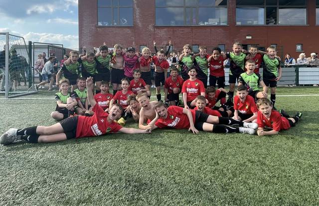 U12A is a football team. They are using SportEasy, the best web and mobile app to manage any sports team (football, soccer, rugby, basketball, baseball, hockey, volleyball...). Coaches and managers can organize the games and practices or send group messages to their players. Players have convenient access to their schedule or statistics. SportEasy is free and available online and there’s an app for iPhone and Android.