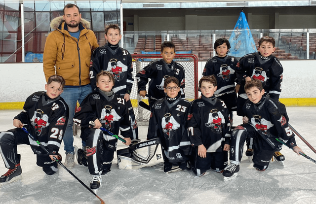 U11 (1) 2011 is a ice_hockey team. They are using SportEasy, the best web and mobile app to manage any sports team (football, soccer, rugby, basketball, baseball, hockey, volleyball...). Coaches and managers can organize the games and practices or send group messages to their players. Players have convenient access to their schedule or statistics. SportEasy is free and available online and there’s an app for iPhone and Android.