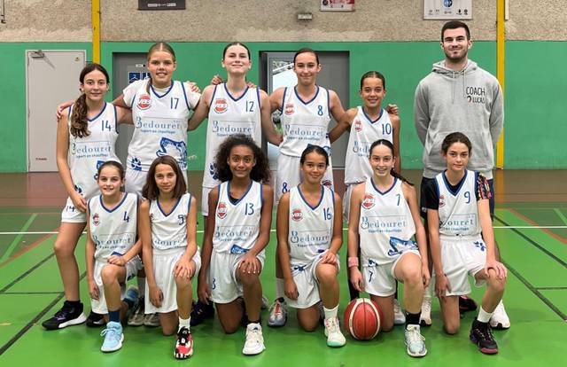 U13F is a basket team. They are using SportEasy, the best web and mobile app to manage any sports team (football, soccer, rugby, basketball, baseball, hockey, volleyball...). Coaches and managers can organize the games and practices or send group messages to their players. Players have convenient access to their schedule or statistics. SportEasy is free and available online and there’s an app for iPhone and Android.