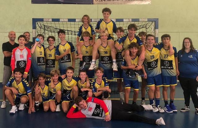 US Capbreton -15G is a handball team. They are using SportEasy, the best web and mobile app to manage any sports team (football, soccer, rugby, basketball, baseball, hockey, volleyball...). Coaches and managers can organize the games and practices or send group messages to their players. Players have convenient access to their schedule or statistics. SportEasy is free and available online and there’s an app for iPhone and Android.