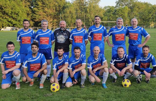 Vétérans is a football team. They are using SportEasy, the best web and mobile app to manage any sports team (football, soccer, rugby, basketball, baseball, hockey, volleyball...). Coaches and managers can organize the games and practices or send group messages to their players. Players have convenient access to their schedule or statistics. SportEasy is free and available online and there’s an app for iPhone and Android.