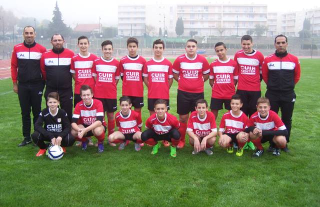 SC Repos Vitrolles is a football team. They are using SportEasy, the best web and mobile app to manage any sports team (football, soccer, rugby, basketball, baseball, hockey, volleyball...). Coaches and managers can organize the games and practices or send group messages to their players. Players have convenient access to their schedule or statistics. SportEasy is free and available online and there’s an app for iPhone and Android.