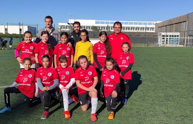 ELMACG U10/U11F is a football team. They are using SportEasy, the best web and mobile app to manage any sports team (football, soccer, rugby, basketball, baseball, hockey, volleyball...). Coaches and managers can organize the games and practices or send group messages to their players. Players have convenient access to their schedule or statistics. SportEasy is free and available online and there’s an app for iPhone and Android.
