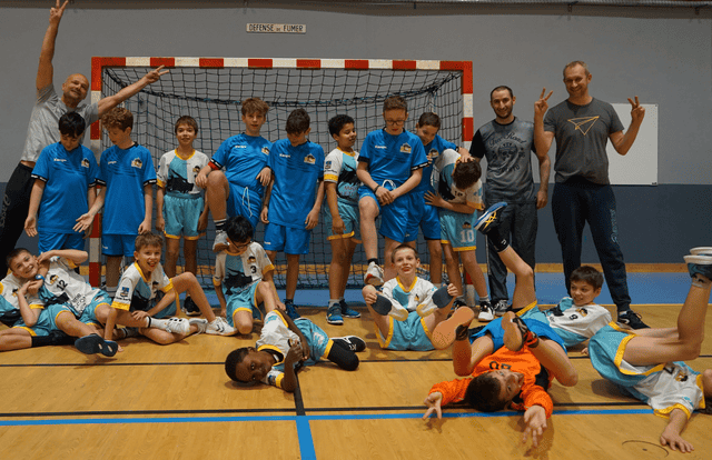 U 13 M - Entente Val du Blaisois is a handball team. They are using SportEasy, the best web and mobile app to manage any sports team (football, soccer, rugby, basketball, baseball, hockey, volleyball...). Coaches and managers can organize the games and practices or send group messages to their players. Players have convenient access to their schedule or statistics. SportEasy is free and available online and there’s an app for iPhone and Android.