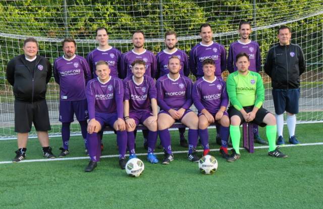 VV Hellas 3 is a football team. They are using SportEasy, the best web and mobile app to manage any sports team (football, soccer, rugby, basketball, baseball, hockey, volleyball...). Coaches and managers can organize the games and practices or send group messages to their players. Players have convenient access to their schedule or statistics. SportEasy is free and available online and there’s an app for iPhone and Android.