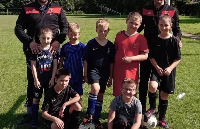 FLC LONGFOSSÉ u8-u9 is a football team. They are using SportEasy, the best web and mobile app to manage any sports team (football, soccer, rugby, basketball, baseball, hockey, volleyball...). Coaches and managers can organize the games and practices or send group messages to their players. Players have convenient access to their schedule or statistics. SportEasy is free and available online and there’s an app for iPhone and Android.