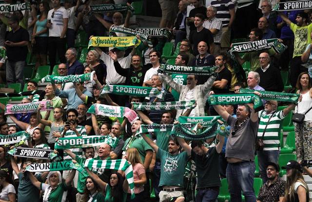 Sporting Clube Portugal Iniciados B is a handball team. They are using SportEasy, the best web and mobile app to manage any sports team (football, soccer, rugby, basketball, baseball, hockey, volleyball...). Coaches and managers can organize the games and practices or send group messages to their players. Players have convenient access to their schedule or statistics. SportEasy is free and available online and there’s an app for iPhone and Android.