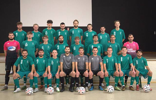 Seniors is a football team. They are using SportEasy, the best web and mobile app to manage any sports team (football, soccer, rugby, basketball, baseball, hockey, volleyball...). Coaches and managers can organize the games and practices or send group messages to their players. Players have convenient access to their schedule or statistics. SportEasy is free and available online and there’s an app for iPhone and Android.