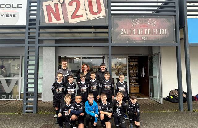 U10/U11 is a football team. They are using SportEasy, the best web and mobile app to manage any sports team (football, soccer, rugby, basketball, baseball, hockey, volleyball...). Coaches and managers can organize the games and practices or send group messages to their players. Players have convenient access to their schedule or statistics. SportEasy is free and available online and there’s an app for iPhone and Android.