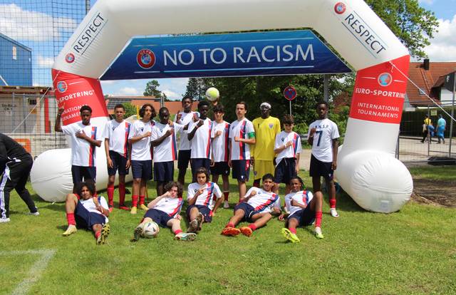 U17 is a football team. They are using SportEasy, the best web and mobile app to manage any sports team (football, soccer, rugby, basketball, baseball, hockey, volleyball...). Coaches and managers can organize the games and practices or send group messages to their players. Players have convenient access to their schedule or statistics. SportEasy is free and available online and there’s an app for iPhone and Android.