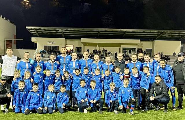 SENIORS is a football team. They are using SportEasy, the best web and mobile app to manage any sports team (football, soccer, rugby, basketball, baseball, hockey, volleyball...). Coaches and managers can organize the games and practices or send group messages to their players. Players have convenient access to their schedule or statistics. SportEasy is free and available online and there’s an app for iPhone and Android.