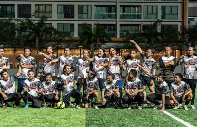 Padang Kilat FC is a football team. They are using SportEasy, the best web and mobile app to manage any sports team (football, soccer, rugby, basketball, baseball, hockey, volleyball...). Coaches and managers can organize the games and practices or send group messages to their players. Players have convenient access to their schedule or statistics. SportEasy is free and available online and there’s an app for iPhone and Android.