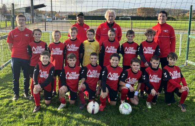 U10 - U11 is a football team. They are using SportEasy, the best web and mobile app to manage any sports team (football, soccer, rugby, basketball, baseball, hockey, volleyball...). Coaches and managers can organize the games and practices or send group messages to their players. Players have convenient access to their schedule or statistics. SportEasy is free and available online and there’s an app for iPhone and Android.