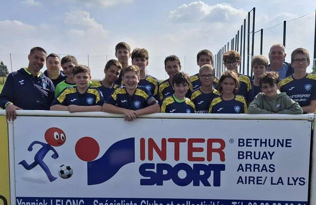 U14/U15 is a football team. They are using SportEasy, the best web and mobile app to manage any sports team (football, soccer, rugby, basketball, baseball, hockey, volleyball...). Coaches and managers can organize the games and practices or send group messages to their players. Players have convenient access to their schedule or statistics. SportEasy is free and available online and there’s an app for iPhone and Android.