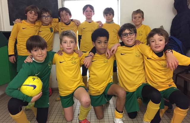 U10/U11 is a football team. They are using SportEasy, the best web and mobile app to manage any sports team (football, soccer, rugby, basketball, baseball, hockey, volleyball...). Coaches and managers can organize the games and practices or send group messages to their players. Players have convenient access to their schedule or statistics. SportEasy is free and available online and there’s an app for iPhone and Android.