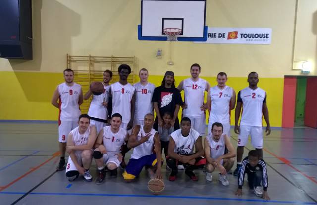 Red Team is a basket team. They are using SportEasy, the best web and mobile app to manage any sports team (football, soccer, rugby, basketball, baseball, hockey, volleyball...). Coaches and managers can organize the games and practices or send group messages to their players. Players have convenient access to their schedule or statistics. SportEasy is free and available online and there’s an app for iPhone and Android.