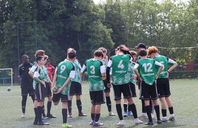 Le fc chesnay 78 is a football team. They are using SportEasy, the best web and mobile app to manage any sports team (football, soccer, rugby, basketball, baseball, hockey, volleyball...). Coaches and managers can organize the games and practices or send group messages to their players. Players have convenient access to their schedule or statistics. SportEasy is free and available online and there’s an app for iPhone and Android.