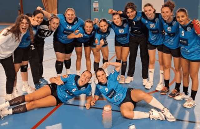 Seniors filles is a handball team. They are using SportEasy, the best web and mobile app to manage any sports team (football, soccer, rugby, basketball, baseball, hockey, volleyball...). Coaches and managers can organize the games and practices or send group messages to their players. Players have convenient access to their schedule or statistics. SportEasy is free and available online and there’s an app for iPhone and Android.