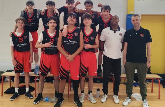 Les Bouledogues U18M2 is a basket team. They are using SportEasy, the best web and mobile app to manage any sports team (football, soccer, rugby, basketball, baseball, hockey, volleyball...). Coaches and managers can organize the games and practices or send group messages to their players. Players have convenient access to their schedule or statistics. SportEasy is free and available online and there’s an app for iPhone and Android.