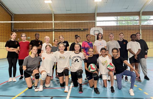 M15 F is a volley team. They are using SportEasy, the best web and mobile app to manage any sports team (football, soccer, rugby, basketball, baseball, hockey, volleyball...). Coaches and managers can organize the games and practices or send group messages to their players. Players have convenient access to their schedule or statistics. SportEasy is free and available online and there’s an app for iPhone and Android.