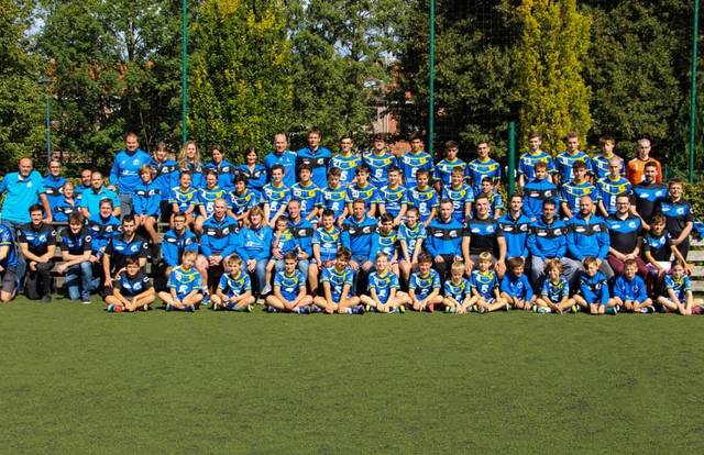 TOUT LE CLUB is a handball team. They are using SportEasy, the best web and mobile app to manage any sports team (football, soccer, rugby, basketball, baseball, hockey, volleyball...). Coaches and managers can organize the games and practices or send group messages to their players. Players have convenient access to their schedule or statistics. SportEasy is free and available online and there’s an app for iPhone and Android.