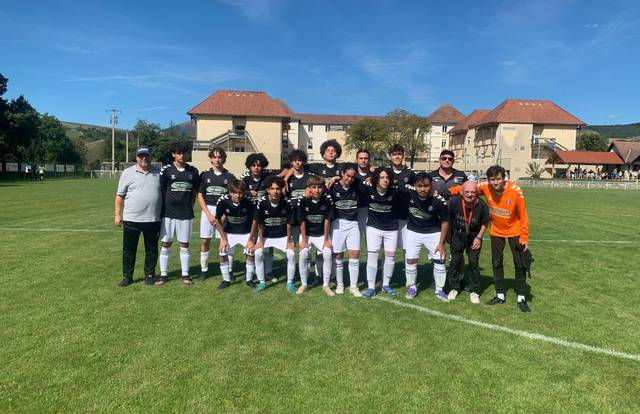 U17 Claix Football is a football team. They are using SportEasy, the best web and mobile app to manage any sports team (football, soccer, rugby, basketball, baseball, hockey, volleyball...). Coaches and managers can organize the games and practices or send group messages to their players. Players have convenient access to their schedule or statistics. SportEasy is free and available online and there’s an app for iPhone and Android.