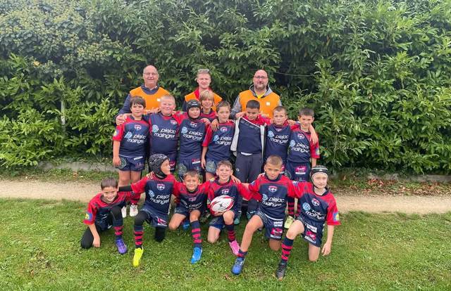 M10 - COB is a rugby team. They are using SportEasy, the best web and mobile app to manage any sports team (football, soccer, rugby, basketball, baseball, hockey, volleyball...). Coaches and managers can organize the games and practices or send group messages to their players. Players have convenient access to their schedule or statistics. SportEasy is free and available online and there’s an app for iPhone and Android.