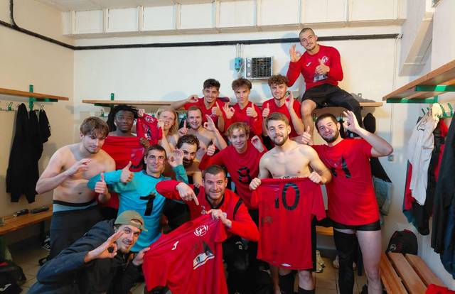 Séniors is a football team. They are using SportEasy, the best web and mobile app to manage any sports team (football, soccer, rugby, basketball, baseball, hockey, volleyball...). Coaches and managers can organize the games and practices or send group messages to their players. Players have convenient access to their schedule or statistics. SportEasy is free and available online and there’s an app for iPhone and Android.