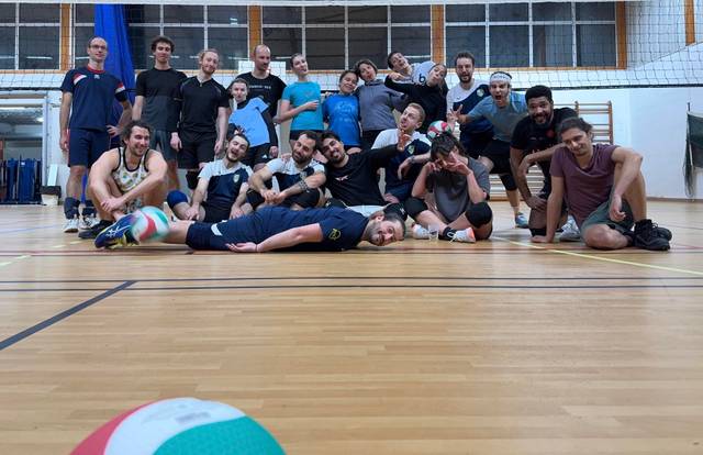 L'équipe HDP est une équipe de volley. Elle utlise SportEasy qui est l'appli de référence pour organiser vos matchs & entraînements et gérer votre équipe de foot, rugby, basket ou tout autre sport. Gratuit, SportEasy est disponible sur le web, sur iPhone et sur Android.