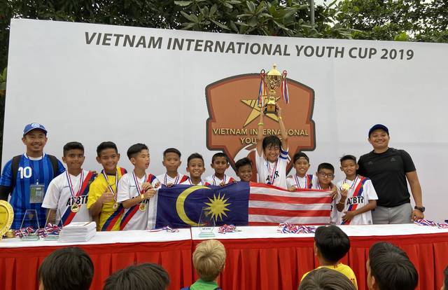 L'équipe ATBTR 09 est une équipe de football. Elle utlise SportEasy qui est l'appli de référence pour organiser vos matchs & entraînements et gérer votre équipe de foot, rugby, basket ou tout autre sport. Gratuit, SportEasy est disponible sur le web, sur iPhone et sur Android.