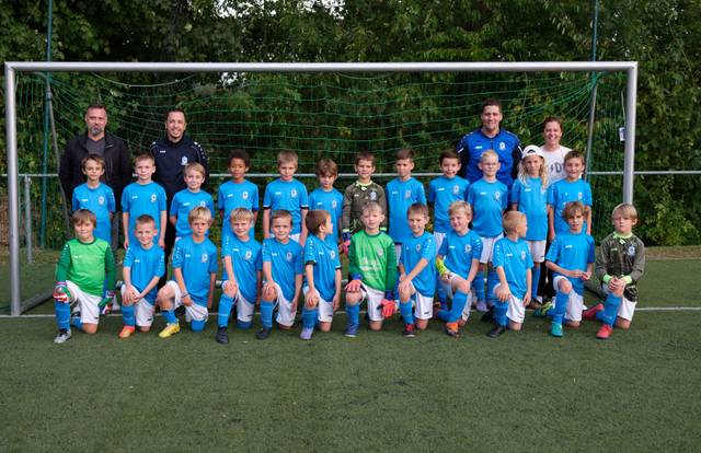 U11 is a football team. They are using SportEasy, the best web and mobile app to manage any sports team (football, soccer, rugby, basketball, baseball, hockey, volleyball...). Coaches and managers can organize the games and practices or send group messages to their players. Players have convenient access to their schedule or statistics. SportEasy is free and available online and there’s an app for iPhone and Android.