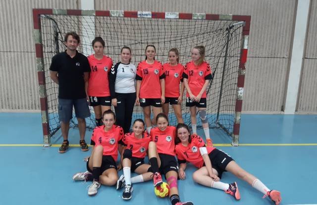 CHB -17 Filles is a handball team. They are using SportEasy, the best web and mobile app to manage any sports team (football, soccer, rugby, basketball, baseball, hockey, volleyball...). Coaches and managers can organize the games and practices or send group messages to their players. Players have convenient access to their schedule or statistics. SportEasy is free and available online and there’s an app for iPhone and Android.